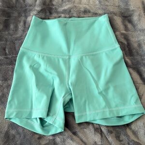 wunder train contour fit shorts 4”